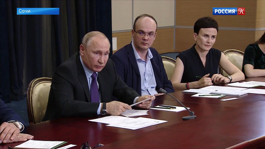 Владимир Путин встретился с получателями «мегагрантов» и грантов Президентской программы РНФ